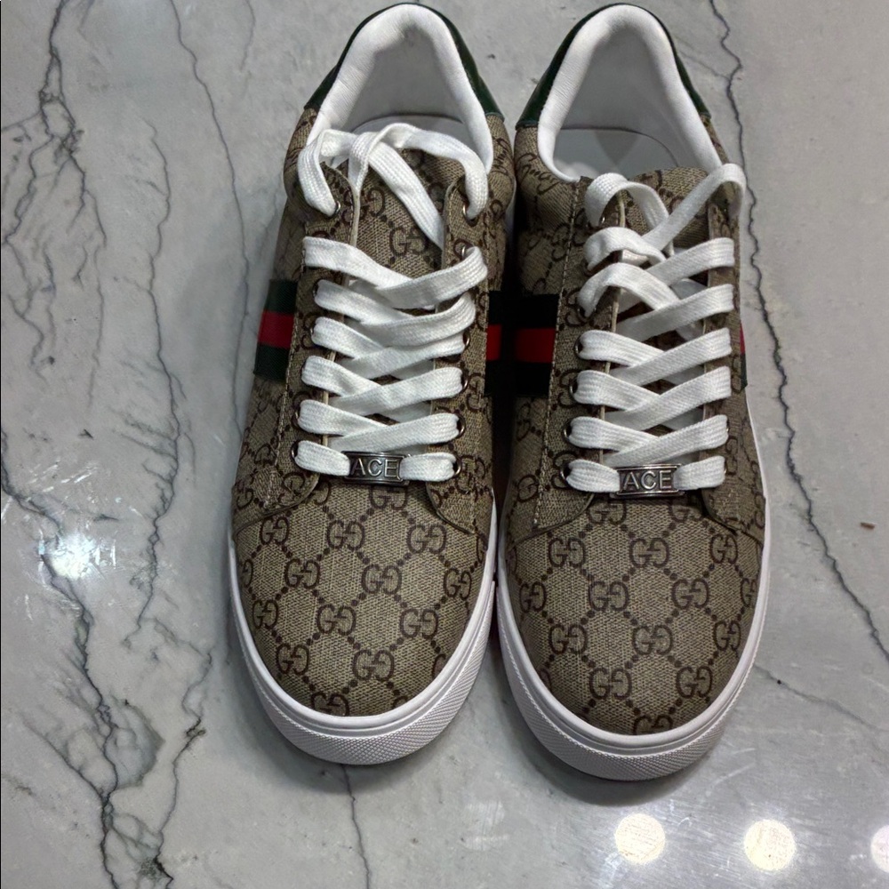 Men's Stylish Tan Sneakers with Iconic Logo